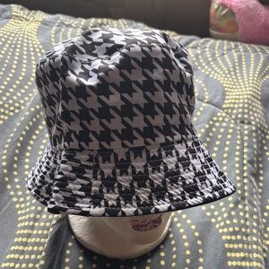 Chic Houndstooth Reversible Bucket Hat for Women